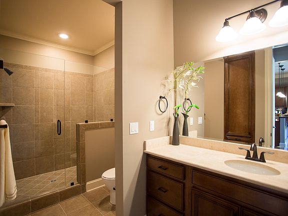 4th image of 820 N Thompson Ln Suite 2F