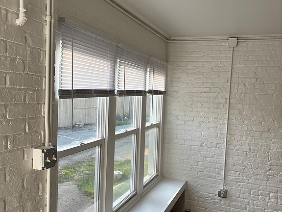 2nd image of 212 W Jefferson St #C