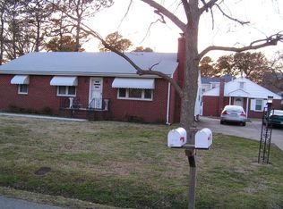 1123 Hawthorne Dr, Chesapeake, VA 23325