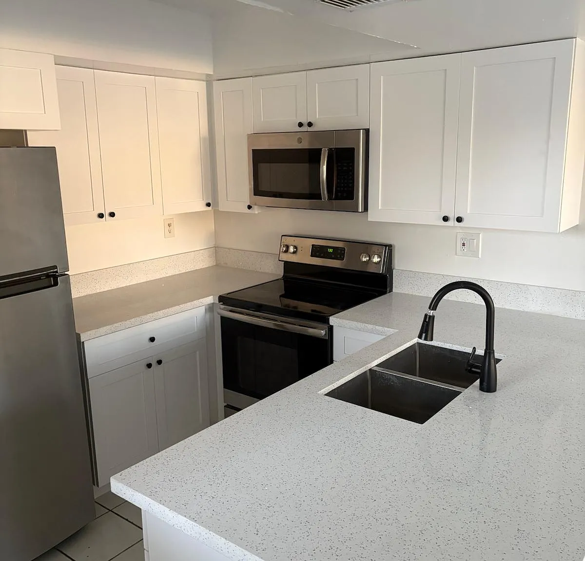 2 bed, 1012 sqft, $2,500 — Photo 4