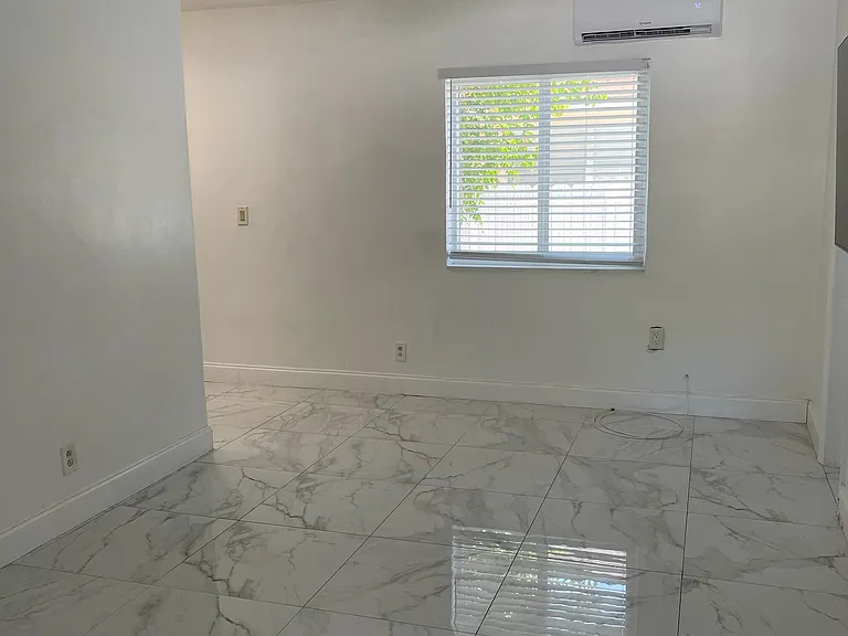625 S 20th Ave #5 — Photo 1