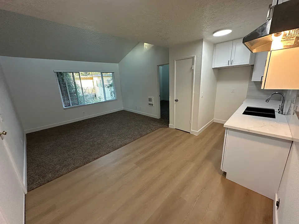 270 W Alamar Ave #8