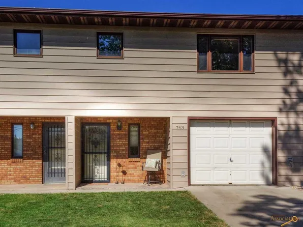743 Plum Tree Ln, Rapid City, SD 57702