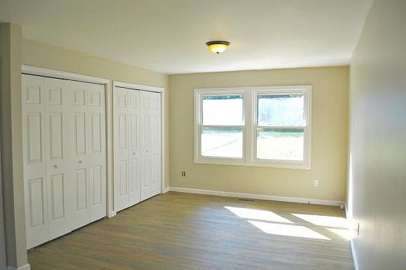 2nd image of 118 Tall Oaks Dr