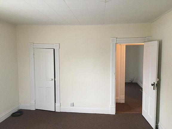 5th image of 609 E Main St
