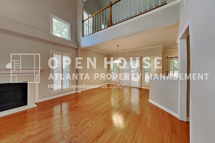 4 bed, 2.5 bath, 1912 sqft, $2,800 — Photo 4