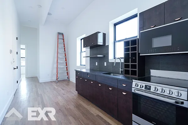 Rented by EXR | media 15