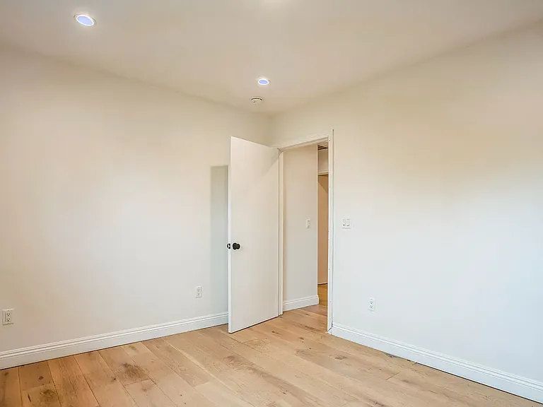 652 Vernon Ave #2 — Photo 40