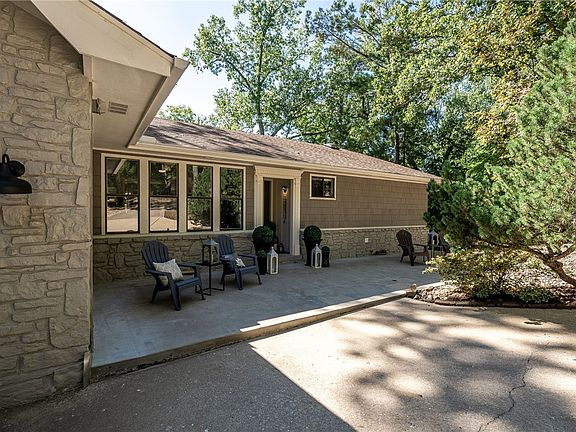 3rd image of 63 Lancaster Dr