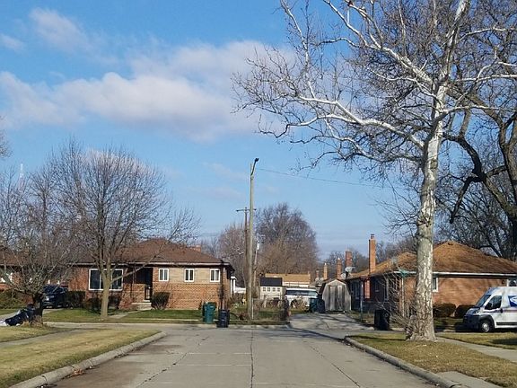 5th image of 23551 Radclift Ave