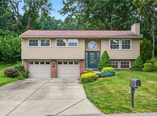 109 Black Friar Dr, Coraopolis, PA