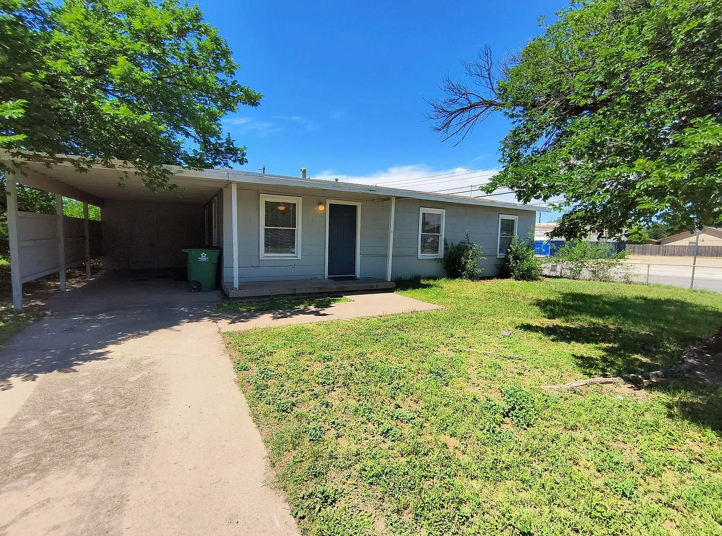 Remodeled 3-bedroom 1 bath home with large fenced in back yard! — Photo 1