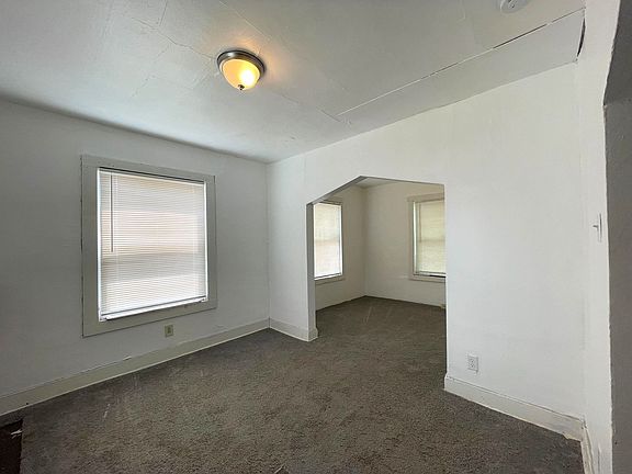 4th image of 227 W 8th Ave #1/2
