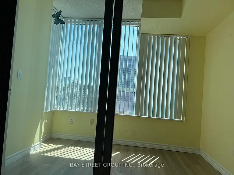 18 Parkview Ave #2209 — Photo 4