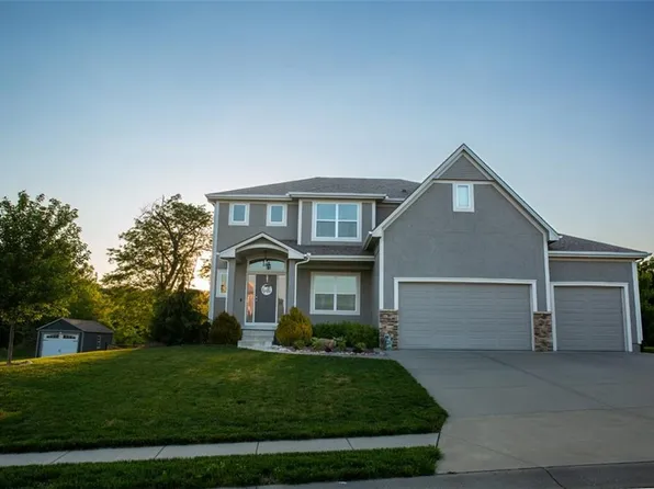 704 Buckeye Ln, Pleasant Hill, MO 64080