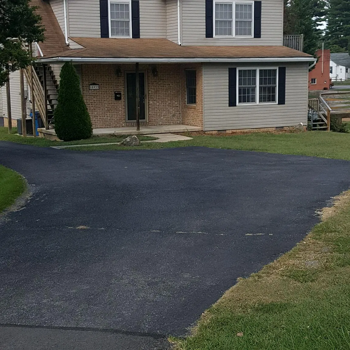 10933 Graystone Dr — Photo 2