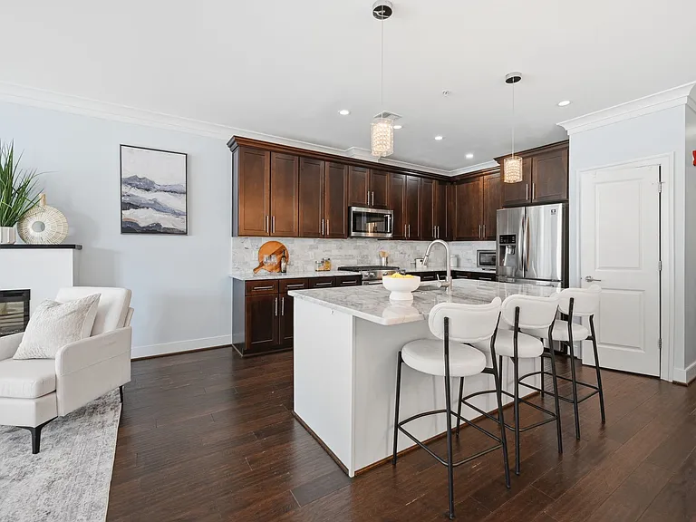 43565 Michigan Sq — Photo 7