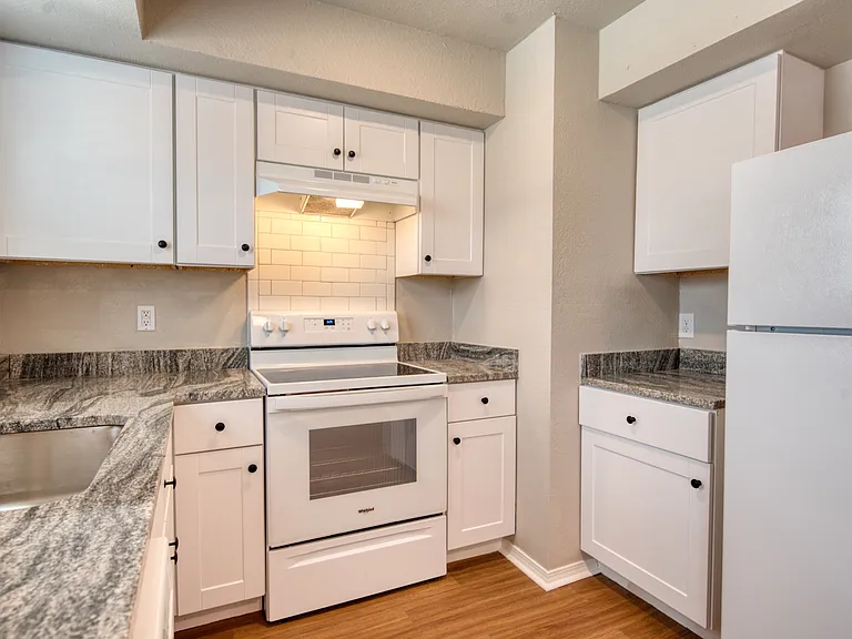 1001 E Main St #B — Photo 11