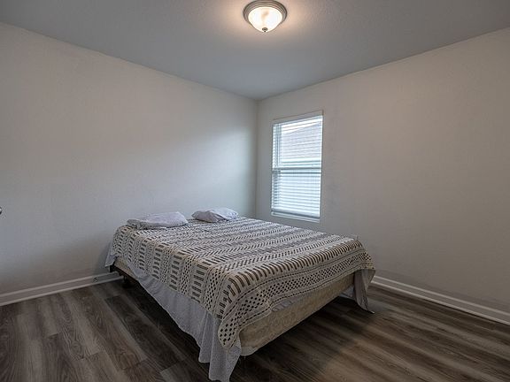 5th image of 408 Winters Ave