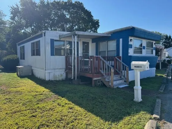242 Manton St Trailer 41, Pawtucket, RI 02861
