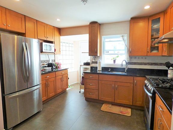 5th image of 1634 E 36th St