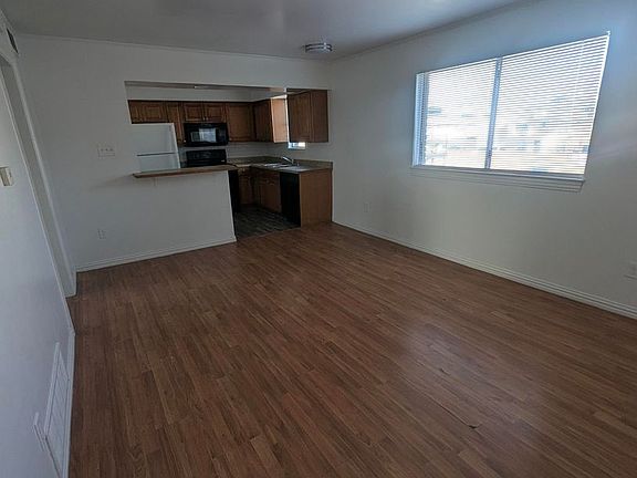 3rd image of 1728 N Fitzhugh Ave APT 205