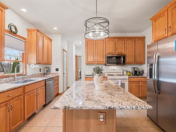 2nd image of 1810 Lori Ln