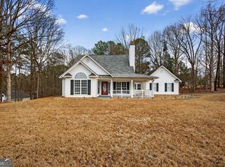 107 Waters Edge Dr, Lagrange, GA 30240