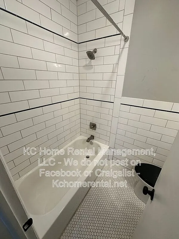 3 bed, 2.0 bath, $1,945 — Photo 3