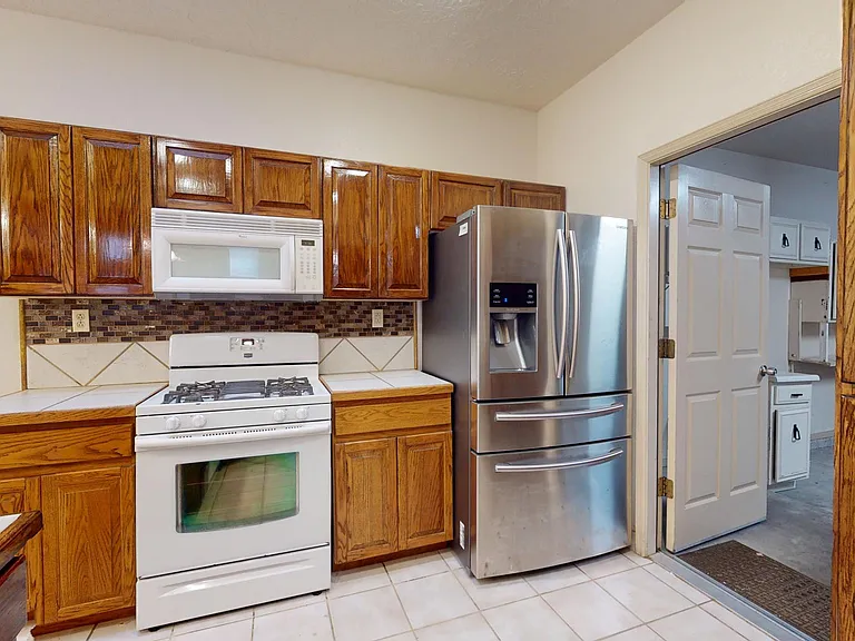 3496 Northpointe Dr — Photo 22