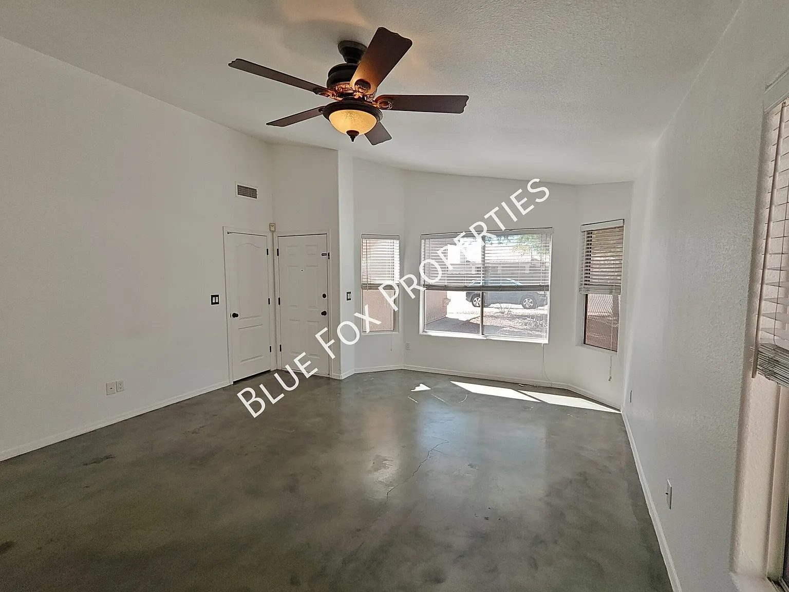 2302 W Silvergate Place — Photo 3