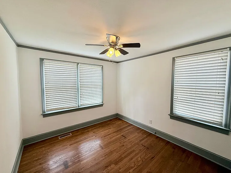 555 King Ave — Photo 16