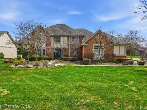 10312 Millwood Dr, Plymouth, MI 48170