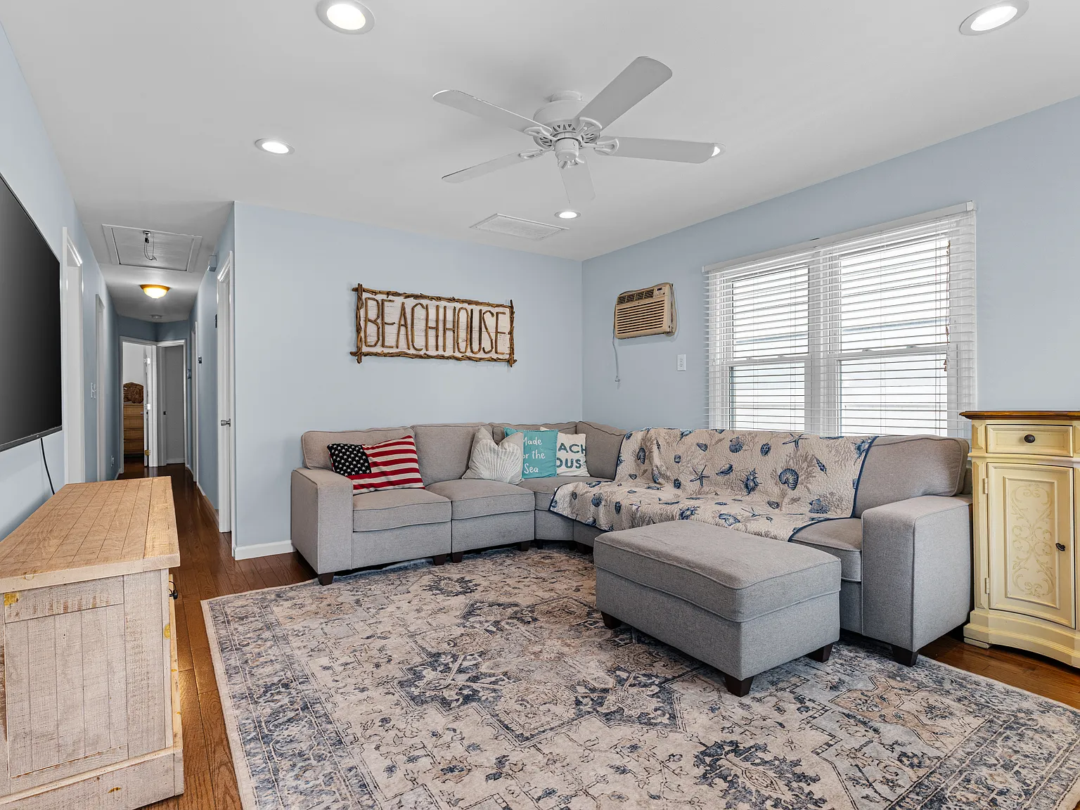 3 bed, 1.5 bath, $3,000 — Photo 2