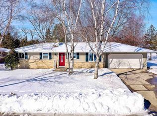 2585 Mary Jo Dr, Green Bay, WI 54311
