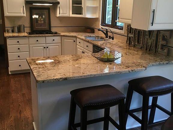3rd image of 1021 Putney Dr