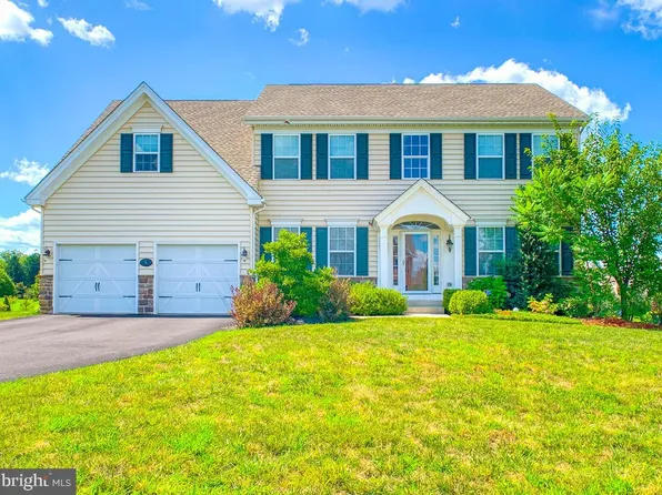 5 Emerson Ct, Ivyland, PA 18974