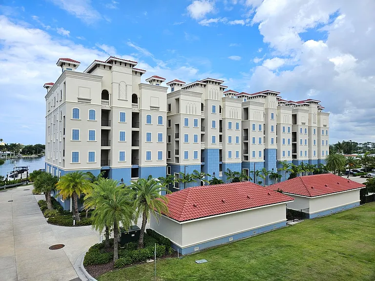 503 N Tamiami Trl #301 — Photo 4