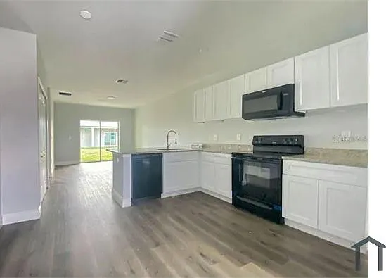 3 bed, 1162 sqft, $1,597 — Photo 3