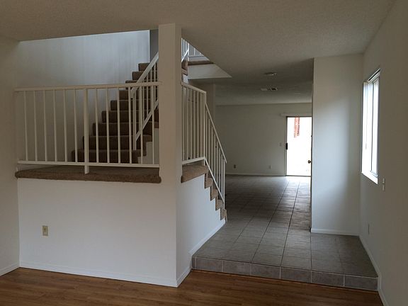 5th image of 3196 Vineland Ave