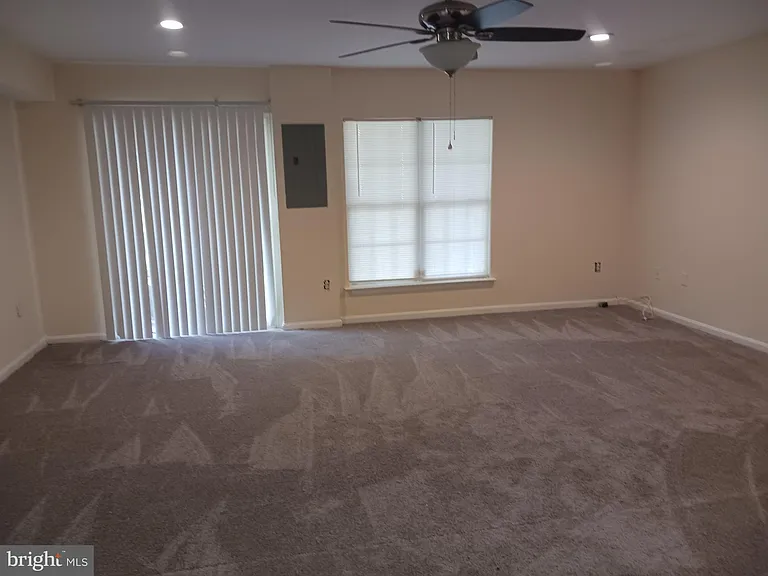 205 Hillside Ct — Photo 13