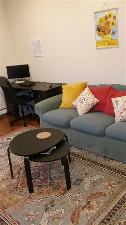 1 bed, 1.0 bath, 900 sqft, $3,300 — Photo 2