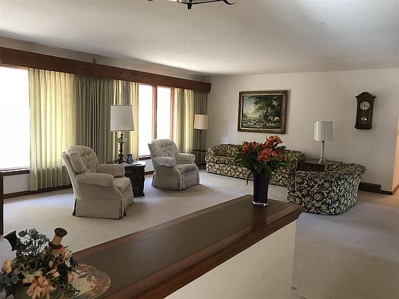 3rd image of 4084 Shorewood Dr