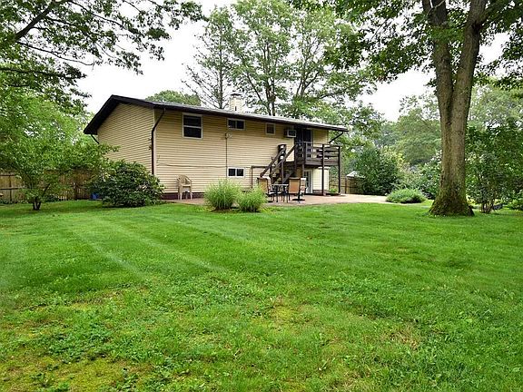 3rd image of 10 Longhorn Ln