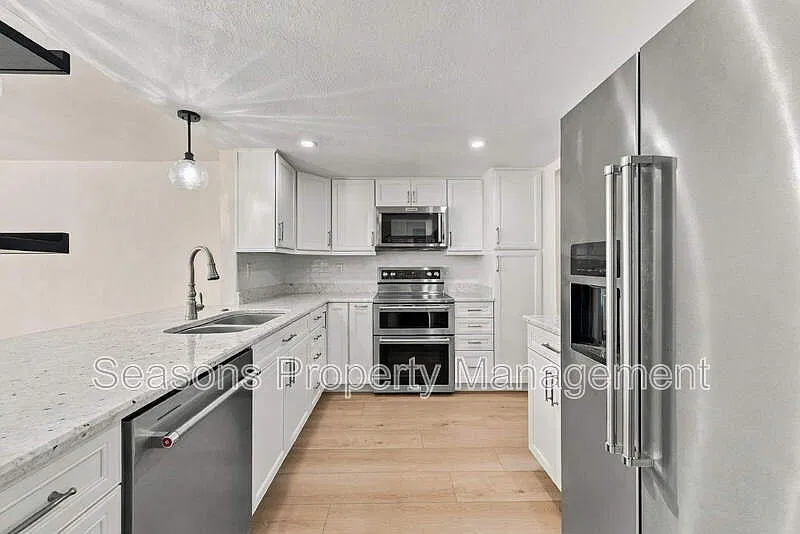 2 bed, 2.5 bath, 1600 sqft, $2,395 — Photo 3