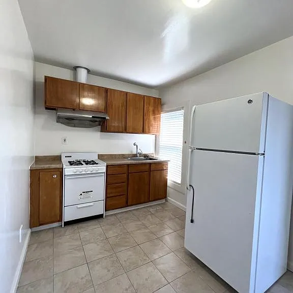 230 Lowell St #5 — Photo 16