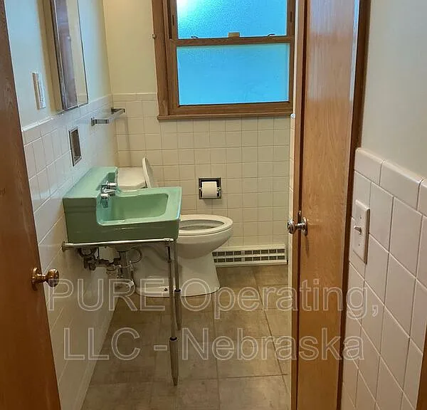 7602 Parker St — Photo 32