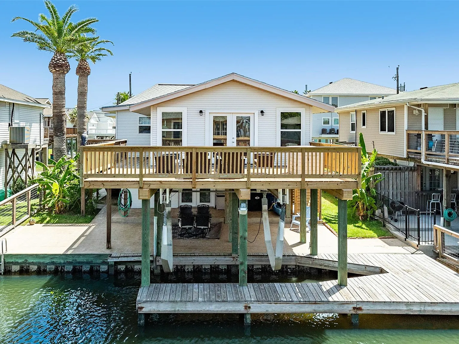 3 bed, 3.0 bath, 1381 sqft, $4,950 — Photo 1