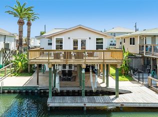 4421 Pelican Rd, Jamaica Beach, TX 77554