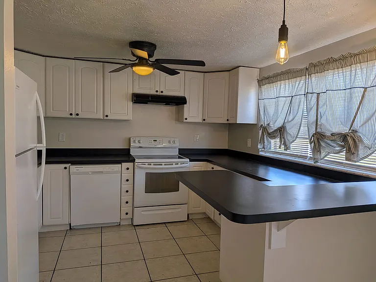 5547 Mallow St — Photo 6